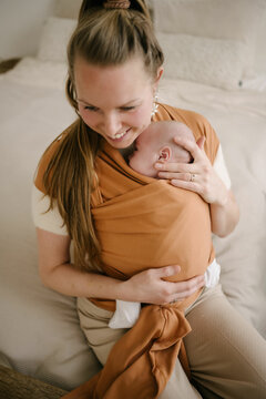 Elastisches Tragetuch - Haselnuss